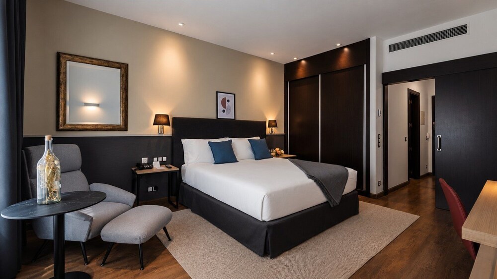 Habitación Premium, 1 cama de matrimonio grande (Runway View) del hotel Crowne Plaza Madrid Airport, An Ihg. Foto 1