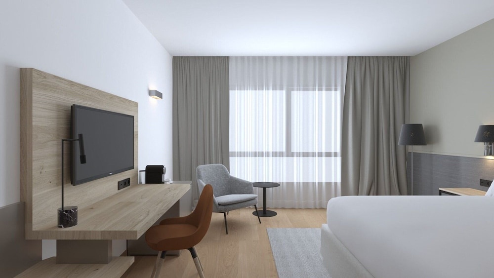 Habitación estándar del hotel Crowne Plaza Madrid Airport, An Ihg. Foto 1