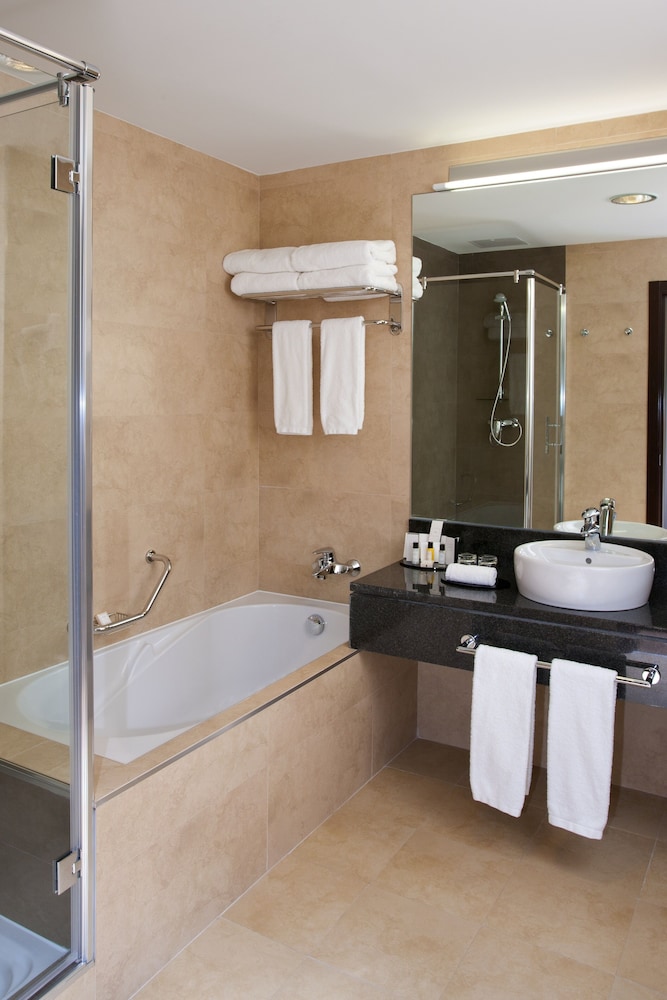 Habitación familiar, 2 camas dobles del hotel Crowne Plaza Madrid Airport, An Ihg. Foto 2