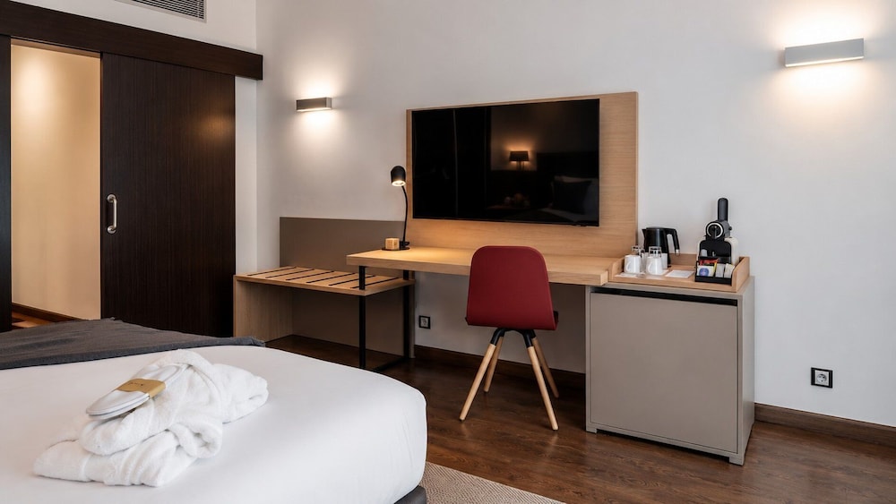 Habitación Premium del hotel Crowne Plaza Madrid Airport, An Ihg. Foto 9