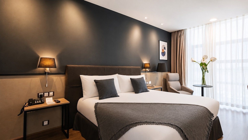 Habitación Premium del hotel Crowne Plaza Madrid Airport, An Ihg. Foto 10