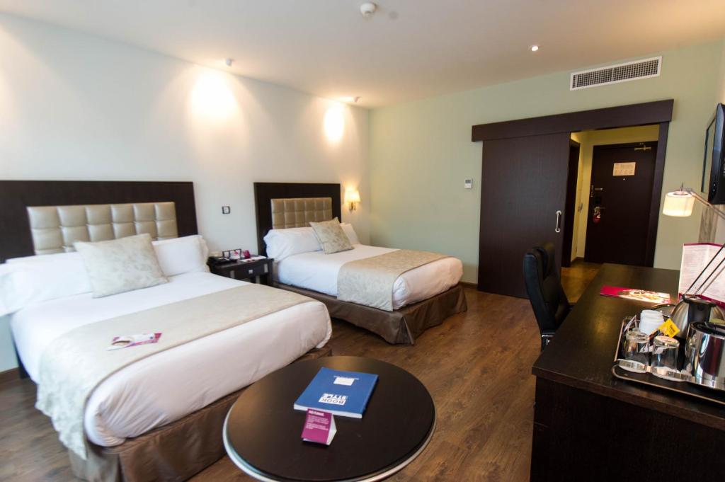Habitación familiar del hotel Crowne Plaza Madrid Airport, An Ihg