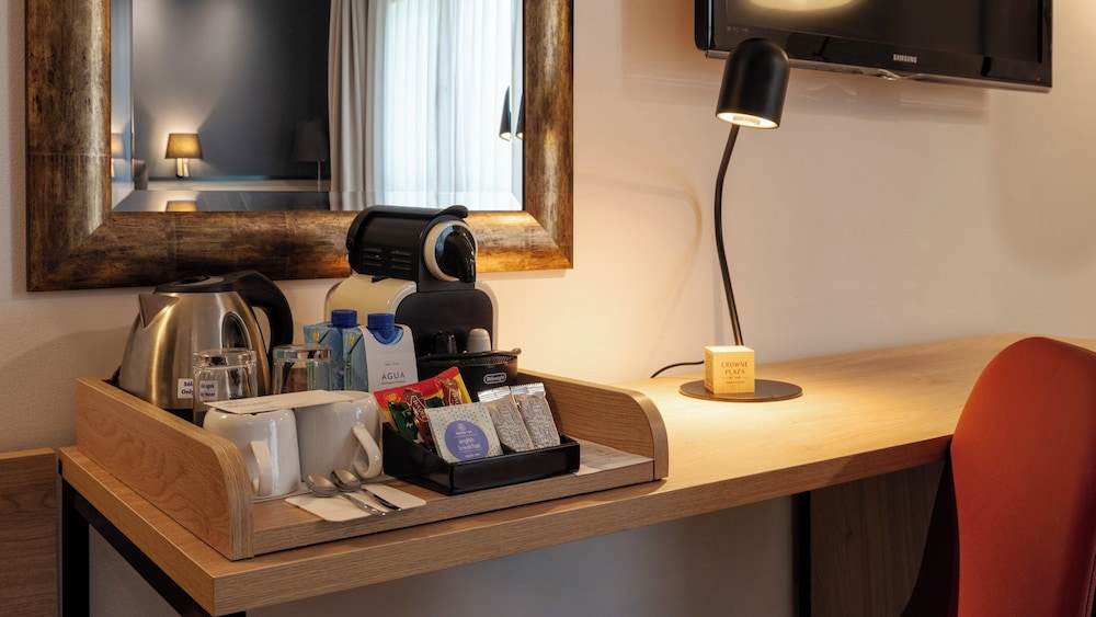 Habitación Premium, 1 cama de matrimonio grande del hotel Crowne Plaza Madrid Airport, An Ihg. Foto 7
