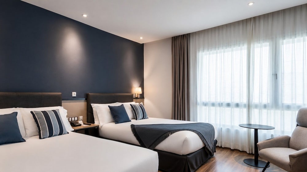 Habitación familiar, 2 camas dobles del hotel Crowne Plaza Madrid Airport, An Ihg. Foto 5