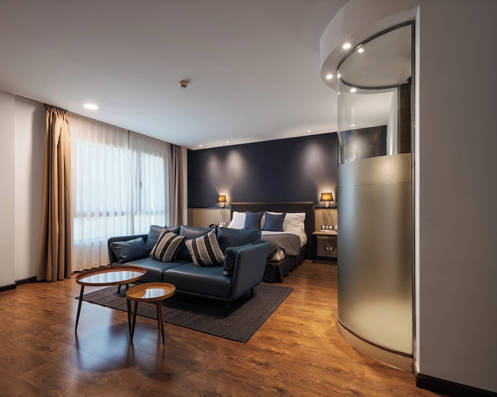Suite junior, 1 cama de matrimonio grande del hotel Crowne Plaza Madrid Airport, An Ihg. Foto 10