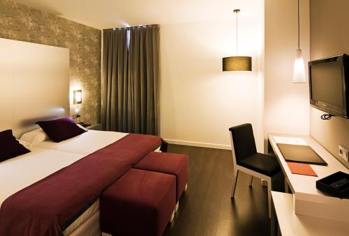 Habitación Doble con cama supletoria - 2 camas del hotel Yit Vía Sevilla Mairena. Foto 3