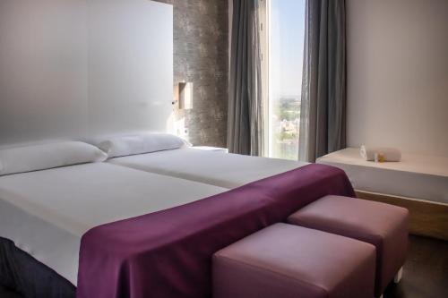 Habitación Doble con cama supletoria - 2 camas del hotel Yit Vía Sevilla Mairena. Foto 4