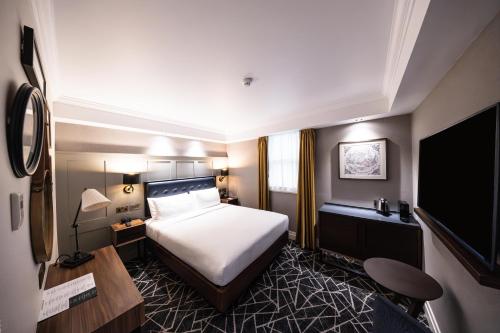 Habitación Ático Acogedora del hotel 100 Queen's Gate London, Curio Collection By Hilton. Foto 3