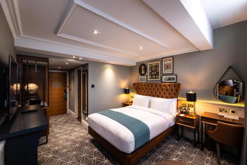 Habitación Doble Deluxe del hotel 100 Queen's Gate London, Curio Collection By Hilton. Foto 1