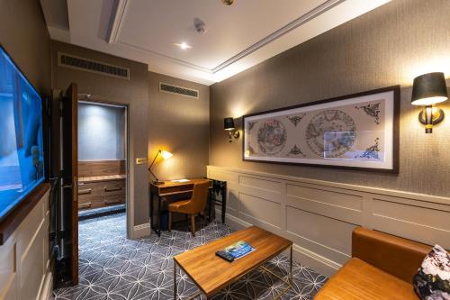 Estudio Townhouse con una Cama Queen del hotel 100 Queen's Gate London, Curio Collection By Hilton. Foto 1
