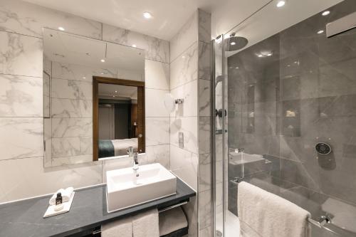 Suite Familiar del hotel 100 Queen's Gate London, Curio Collection By Hilton. Foto 4