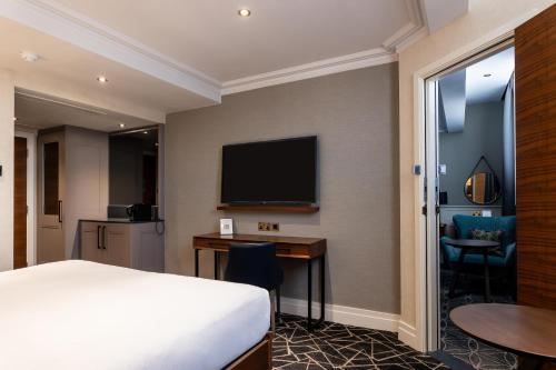 Habitación Familiar de 2 dormitorios del hotel 100 Queen's Gate London, Curio Collection By Hilton. Foto 1