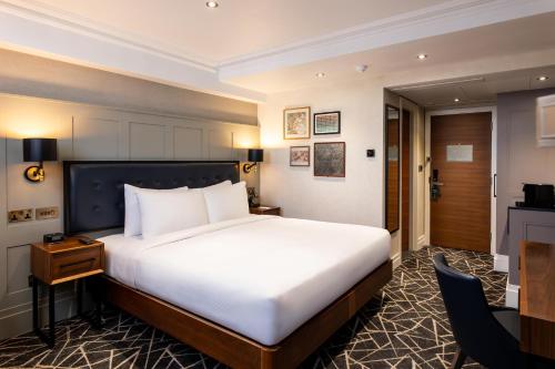 Habitación Familiar de 2 dormitorios del hotel 100 Queen's Gate London, Curio Collection By Hilton. Foto 3