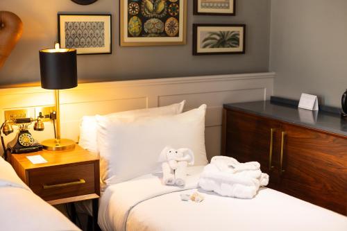 Habitación Familiar del hotel 100 Queen's Gate London, Curio Collection By Hilton. Foto 1