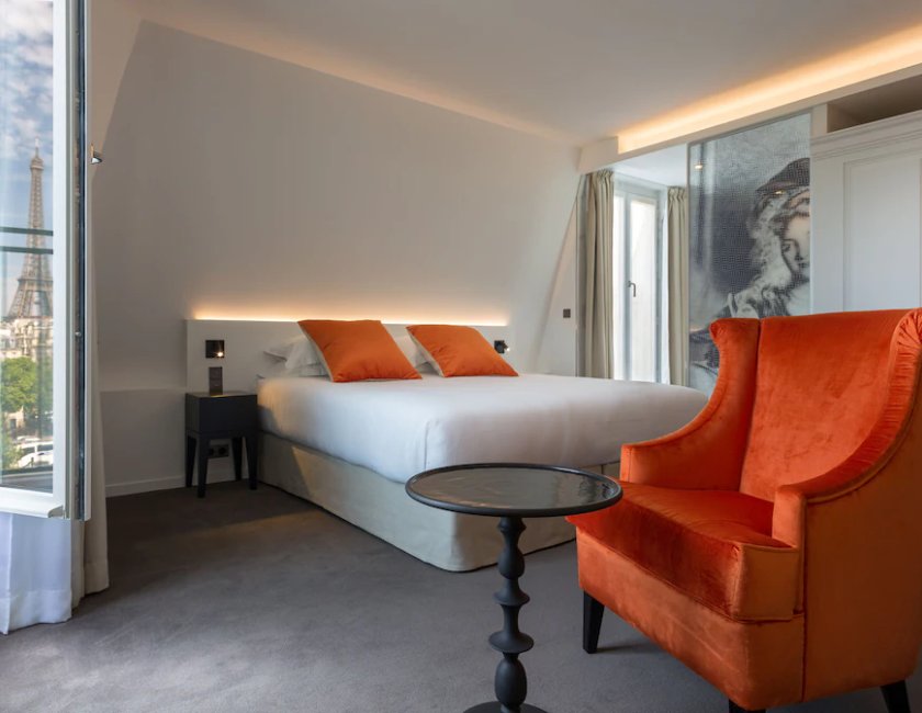 Suite Junior (Royale), vista frontal a la Torre Eiffel del hotel La Comtesse. Foto 1