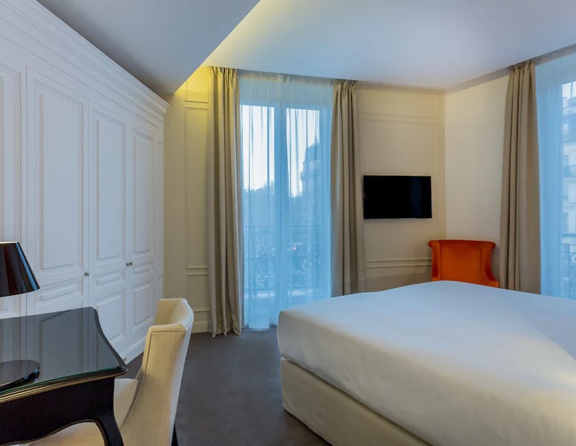 Habitación Prestige - Balcón Comtesse - Vista Frontal a la Torre Eiffel del hotel La Comtesse. Foto 1