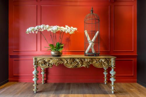 Habitación Doble Duchesse con vistas laterales a la Torre Eiffel del hotel La Comtesse