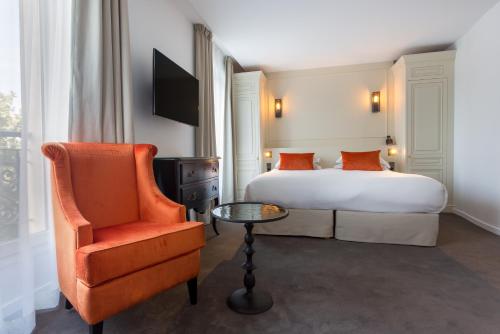 Habitación Doble Duchesse con vistas laterales a la Torre Eiffel del hotel La Comtesse. Foto 2