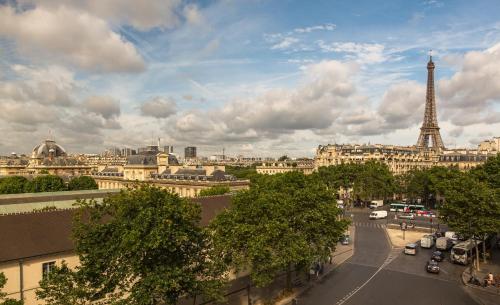 Habitación Doble Comtesse con vistas frontales a la Torre Eiffel del hotel La Comtesse. Foto 8