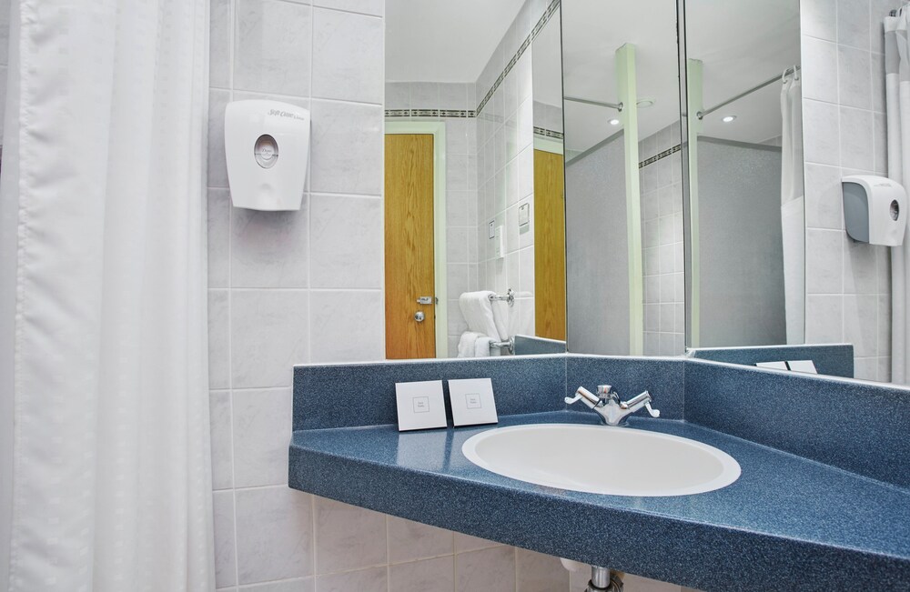 Habitación estándar, 1 cama doble del hotel Holiday Inn Express London-victoria. Foto 4