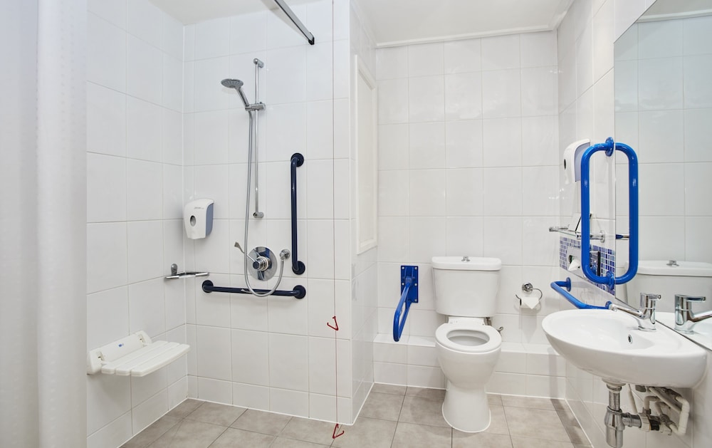 Habitación estándar, 1 cama doble, accesible para personas con discapacidad del hotel Holiday Inn Express London-victoria. Foto 3