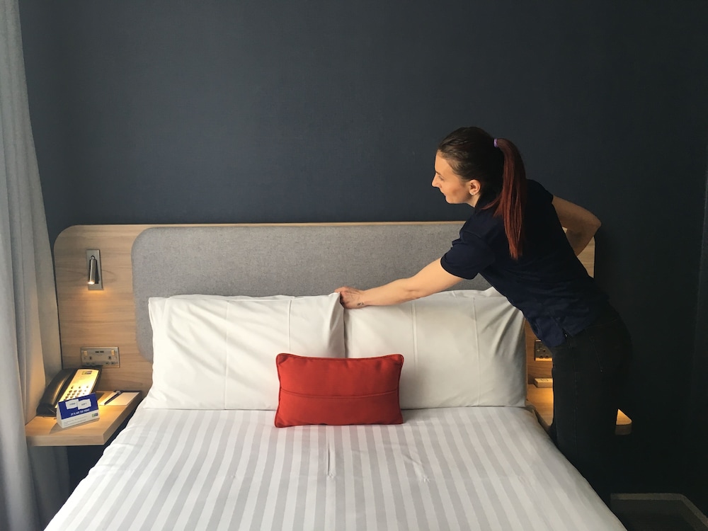 Habitación estándar, 1 cama doble del hotel Holiday Inn Express London-victoria. Foto 2