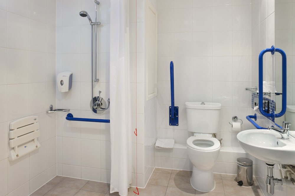 Habitación estándar, 1 cama doble, accesible para personas con discapacidad del hotel Holiday Inn Express London-victoria. Foto 8