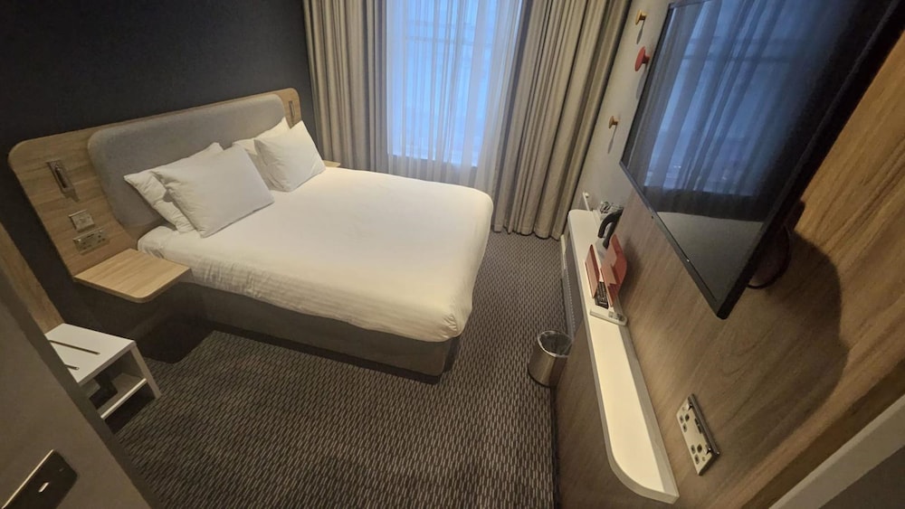 Habitación estándar, 1 cama doble del hotel Holiday Inn Express London-victoria. Foto 14