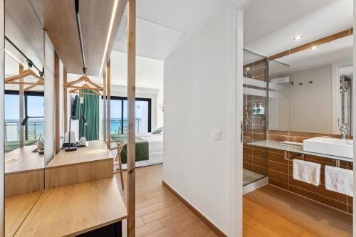 Habitación Doble con vistas al mar - 1 o 2 camas del hotel THB Lanzarote Beach. Foto 4