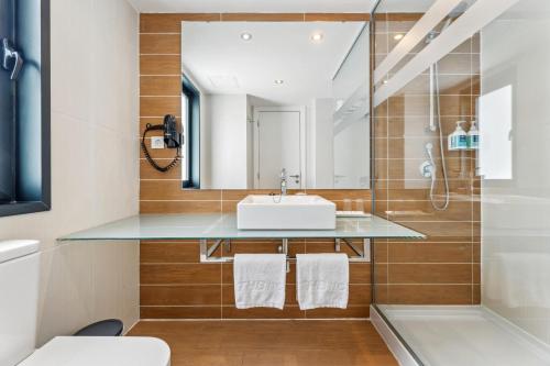 Habitación Cuádruple con vistas al mar del hotel THB Lanzarote Beach. Foto 5