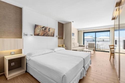Habitación Cuádruple Estándar del hotel THB Lanzarote Beach