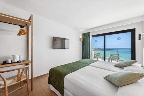 Habitación Familiar con vistas al mar del hotel THB Lanzarote Beach. Foto 2