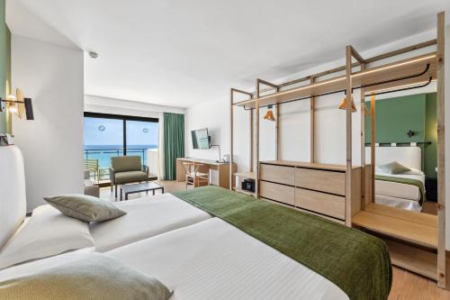Habitación Familiar con vistas al mar del hotel THB Lanzarote Beach. Foto 6