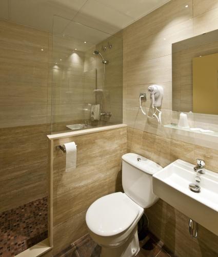 Habitación Triple con baño privado del hotel Barcelona