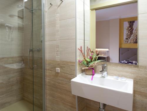 Habitación Doble con baño privado - 1 o 2 camas del hotel Barcelona. Foto 25