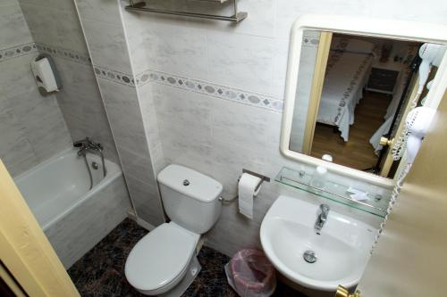 Habitación Doble con baño privado - 1 o 2 camas del hotel Barcelona. Foto 28