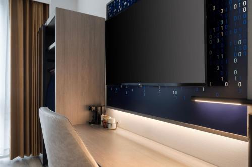 Habitación con cama extragrande. del hotel Courtyard New York Manhattan Soho. Foto 4