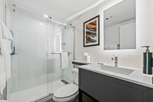 Habitación - 2 camas grandes - Adaptada para personas con discapacidad auditiva del hotel DoubleTree by Hilton New York JFK Airport. Foto 9