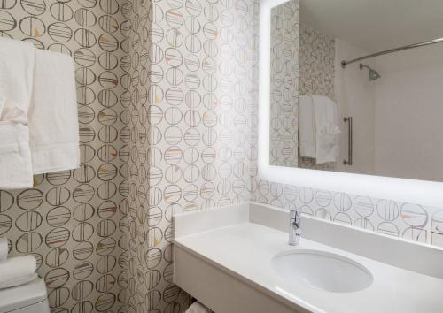 Habitación Estándar - Planta superior del hotel Holiday Inn New York City - Wall Street. Foto 4