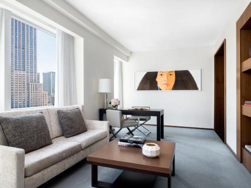 Suite Club de 1 dormitorio con vistas al Empire State del hotel Langham Place, Fifth Avenue. Foto 2
