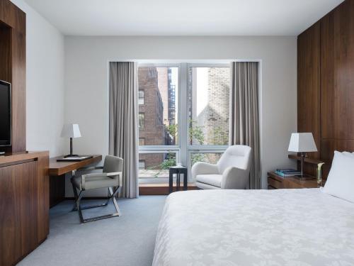 Alojamiento Superior con vistas a la ciudad - Cama extragrande del hotel Langham Place, Fifth Avenue