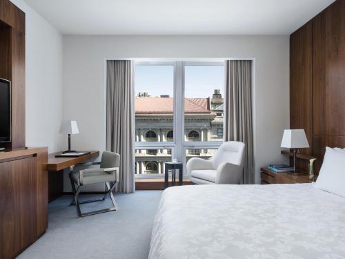 Alojamiento Superior con vistas a la ciudad - Cama extragrande del hotel Langham Place, Fifth Avenue. Foto 2