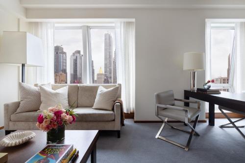 Suite Club de 1 dormitorio con vistas al Empire State del hotel Langham Place, Fifth Avenue. Foto 7