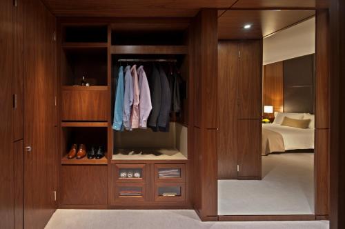 Habitación Superior - Cama extragrande del hotel Langham Place, Fifth Avenue. Foto 2