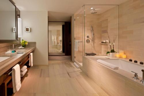 Suite Junior del hotel Langham Place, Fifth Avenue. Foto 5