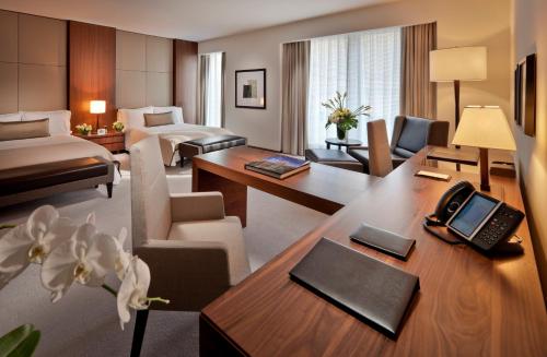 Habitación Familiar - 2 camas grandes del hotel Langham Place, Fifth Avenue. Foto 3