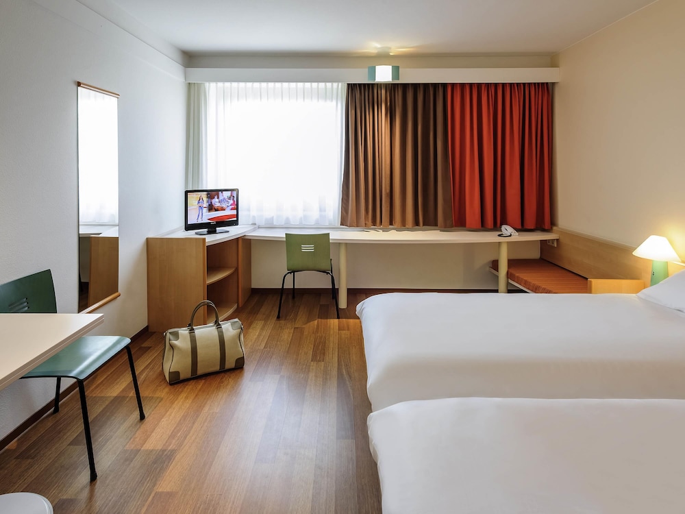 Habitación estándar con camas individuales del hotel Ibis Berlin Messe