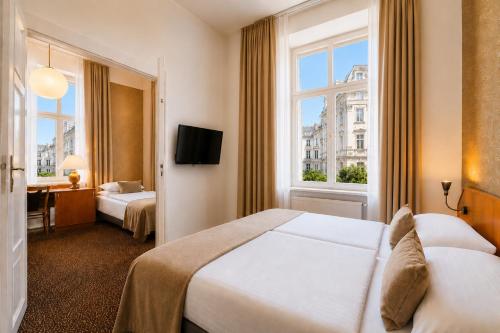 Habitación Cuádruple del hotel Metropolitan Old Town. Foto 1