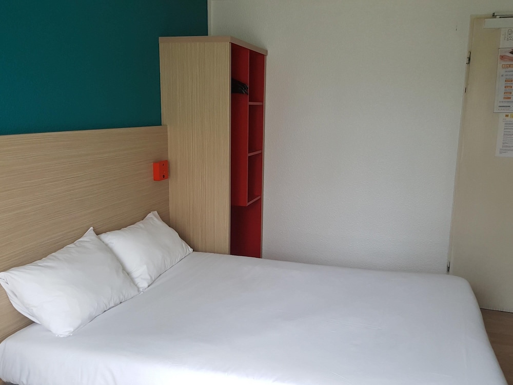 Habitación, 1 cama doble, baño privado (Cabrio) del hotel f1 Cergy. Foto 6