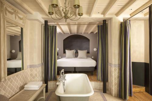 Suite Mademoiselle del hotel Elysees Regencia. Foto 1